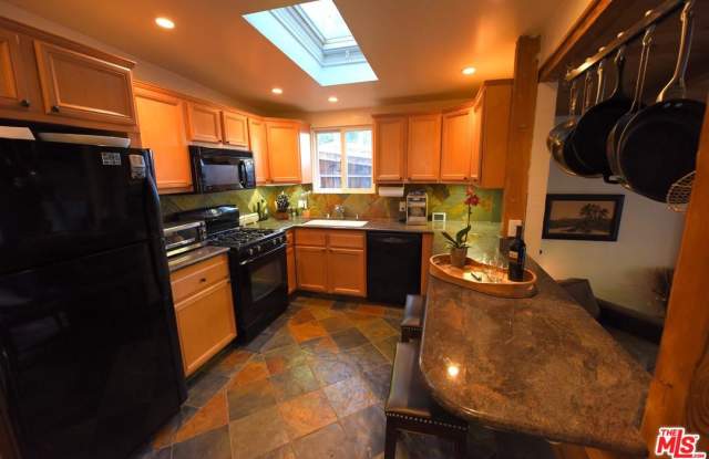 8609 LOOKOUT MOUNTAIN Avenue Gallery 2