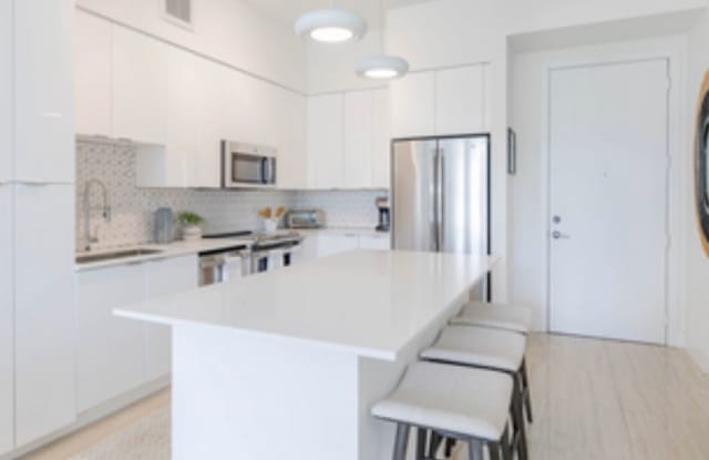 8101 Peters Rd - 8101 Peters Road, Plantation, FL 33324