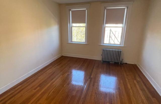 1-BED* w/HEAT & HW * BRIGHTON @ Comm & Wash * Gallery 3