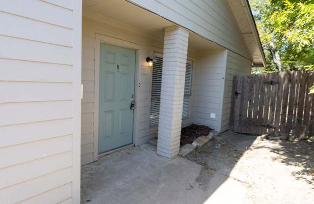 2 Week Free Move-In Special! Open Floor Plan + Great Location! 2-Bed Home Near Everything Gallery 3