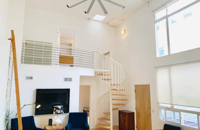 Top Floor 2BD/2BA Gorgeous Condo Located in the Heart of Little Italy! $3,700/mo! Gallery 4