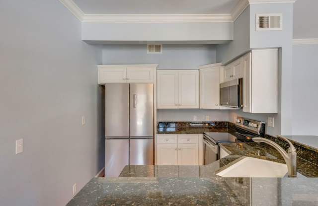Spacious 2BR/2BA End Unit Condo in Desirable Burton Hills – Minutes from Green Hills photos photos