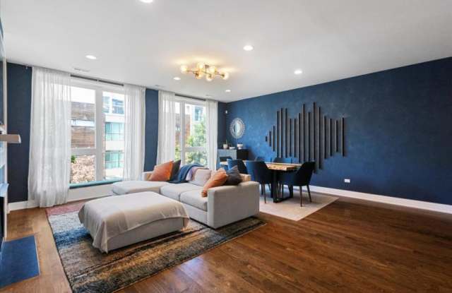 2749 N Lakewood Ave photos photos