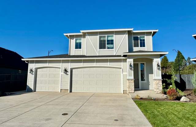 Move in special ~ Gorgeous Ridgefield Home w/ full guest suite on main - 4400 N 12th Way, Clark County, WA 98642