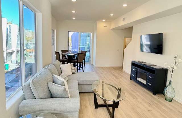 Elegant Riverside Escape — New Townhome Steps from the Truckee River Gallery 3