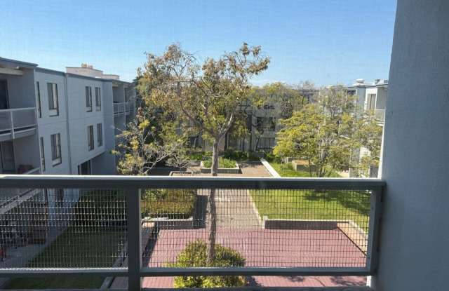 Full Size One Bedroom with Top Floor Privacy photos photos