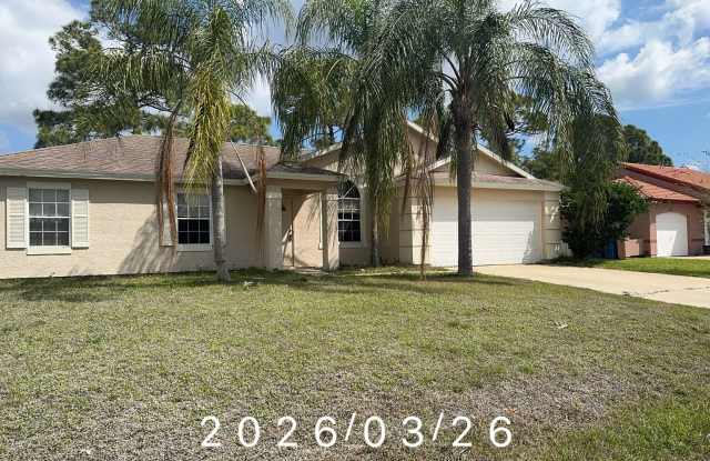 Beautiful Home with Cathedral Ceilings photos photos