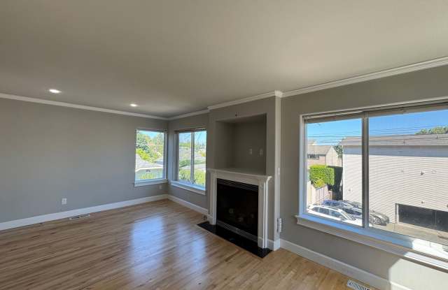 Spacious 5BR Queen Anne Townhome Gallery 4