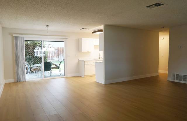 51815 Avenue Martinez Gallery 4