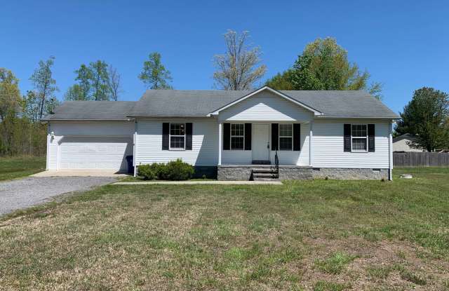 Charming Home with Spacious Yard Minutes from Town... - 385 Forrestwood Drive, Manchester, TN 37355