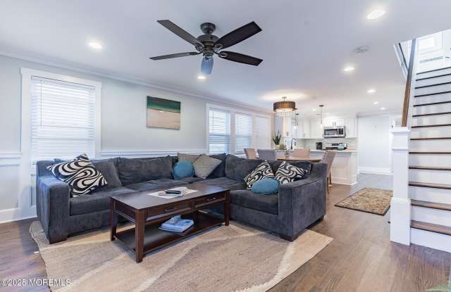 605 Monmouth Avenue unit: Front House Gallery 3