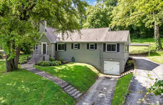 Knoxville 37914 - 3-bedroom, 3-bath home with a finished basement - Contact Chad Weeks (865) 567-6193 photos photos