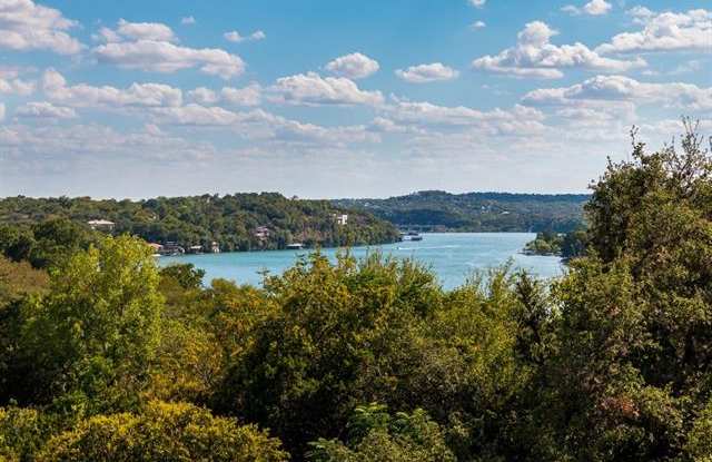 3403 Mount Bonnell RD Gallery 2