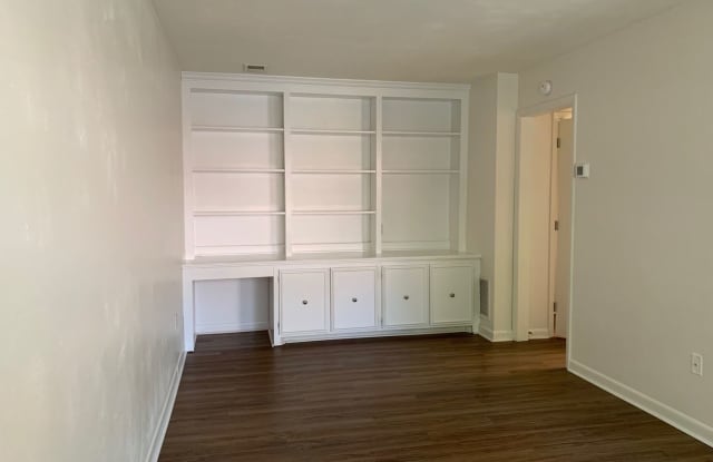 2 Bedroom 1.5 Bath Townhouse Gallery 1