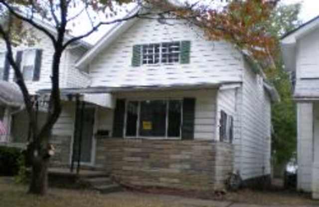 223 4th Ave - 223 4th Avenue Southwest, South Charleston, WV 25303