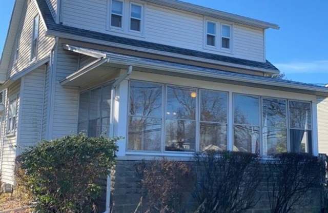 10705 Avenue Rd - 10705 Avenue Road, Perrysburg, OH 43551