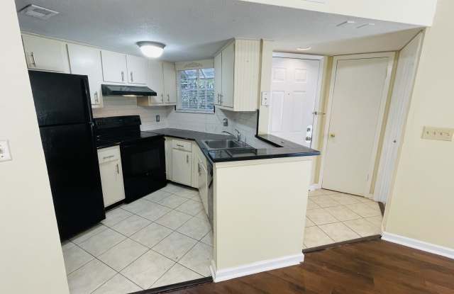 1948 Lake Atriums Circle, #125 - 125miamiassistant@realtymiamigroup.comHOA PLAZA AT MILLENIUM photos photos