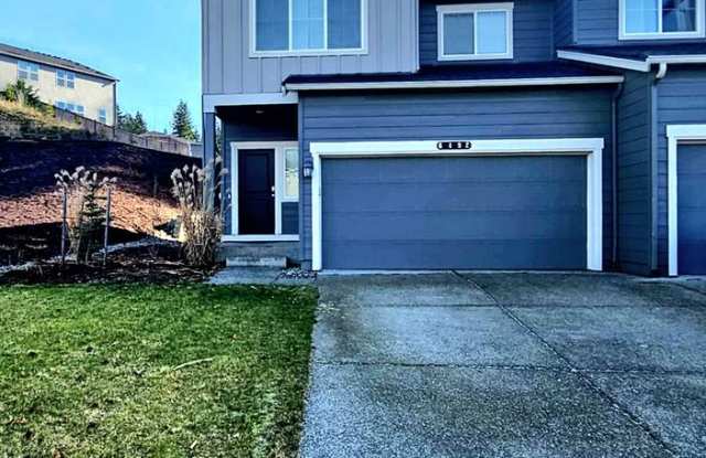 Immaculate and spacious 3 bed townhouse in convenient CK location photos photos