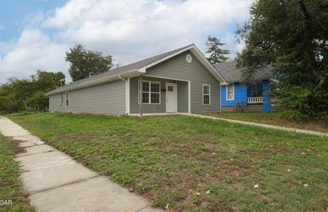 1701 Bird Avenue Gallery 1