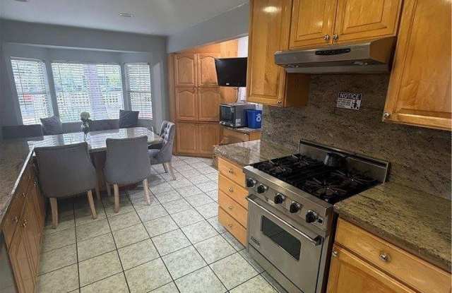 7420 Hesperia Gallery 3