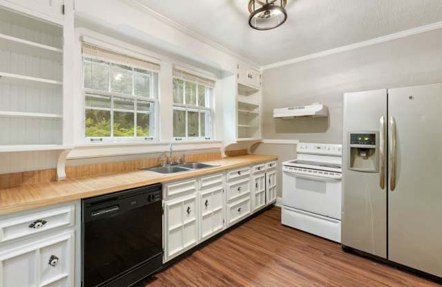 3 Bedroom 1.5 Bath House on Lookout Mountain Gallery 1