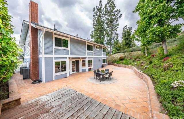 5770 E River Valley Gallery 4