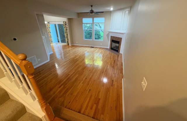 Bright, Modern 3-Level Home in Desirable Forest Ridge – Move-In Ready! Gallery 4