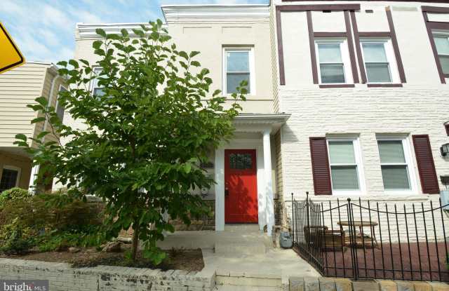 1826 LINCOLN ROAD NE Gallery 2