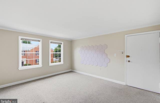 6704 W WAKEFIELD Drive Gallery 4