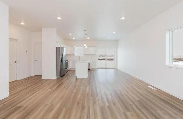 4 Bedroom 2 Bathroom House Gallery 4