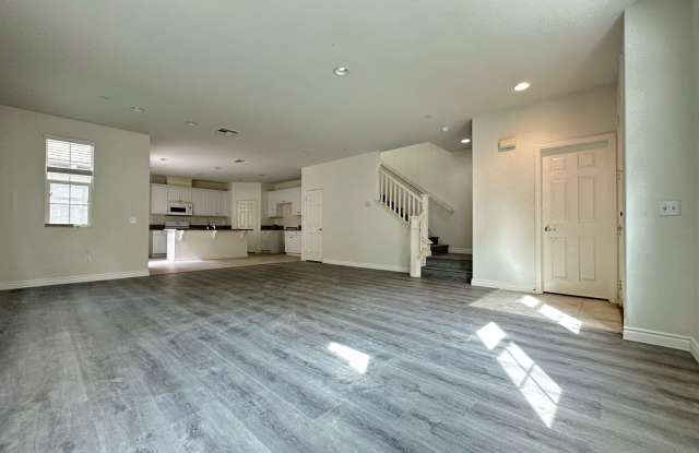 3 Bedroom home for leasing in Eastvale Gallery 3