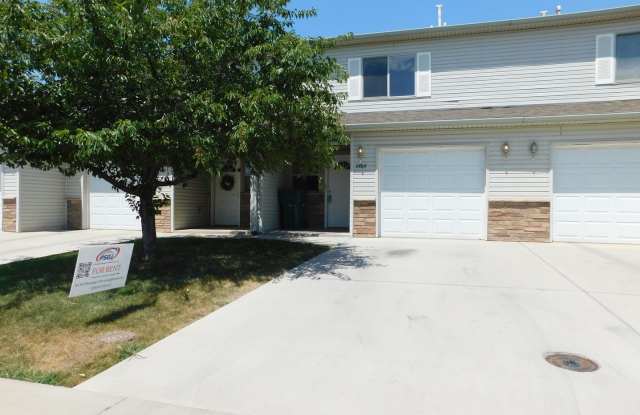 Spacious Townhome Gallery 1