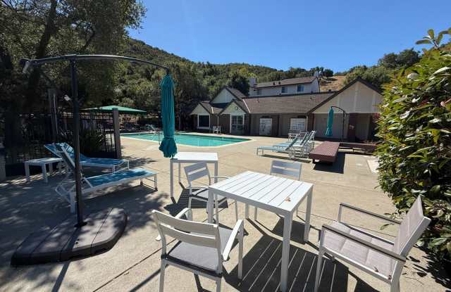 UPPER END UNIT TWO BED / TWO BATH CONDO IN MEADOW OAKS photos photos