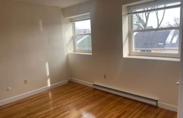 Modern Spacious Sunny 1 bed in old School building Conersion Utilities included photos photos