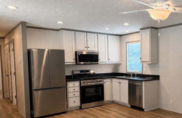 4011 Underwood Lane Gallery 1