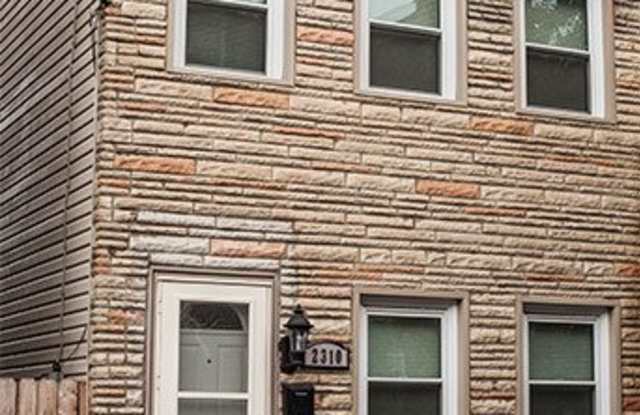 Southside 3 bed / 3 full bathrooms!  Central Air - 1st Floor Laundry Gallery 1