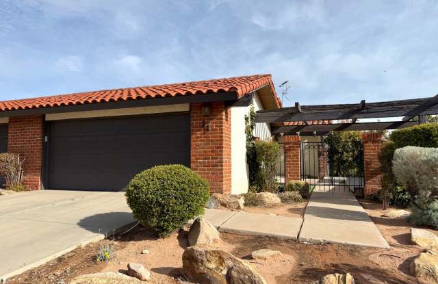 Upgraded townhome by Southgate Golf Course - Small dogs allowed photos photos
