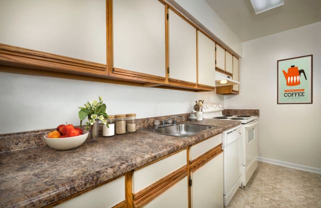 Seneca Club Apartments Gallery 3