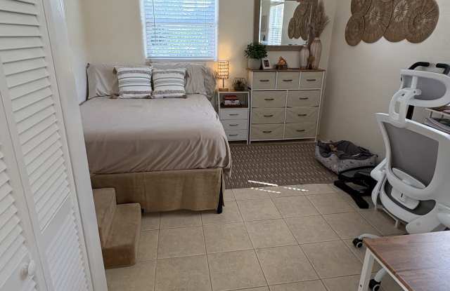 215 Pineapple Street - 215 Pineapple Street, Tarpon Springs, FL 34689