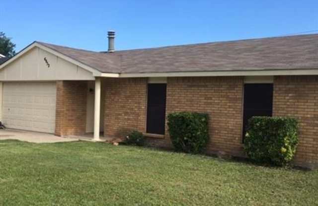 4952 WOODRUFF - 4952 Woodruff Dr, The Colony, TX 75056