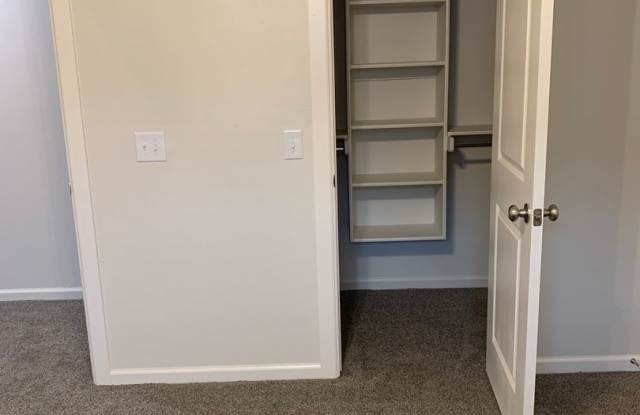 3 bedroom, 2.5 bathroom, 2 car garage Gated Neighborhood Gallery 3