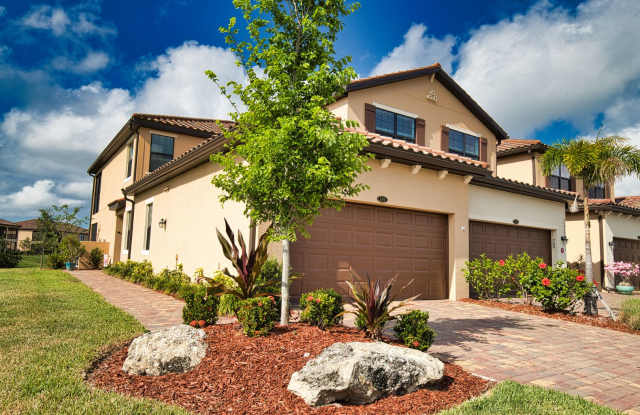 Seasonal Short-Term 3 Bedroom 2 Bathroom Coach Home located in Gran Paradiso! photos photos
