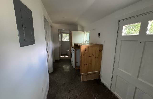 405 East North Street - B Gallery 4
