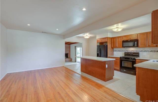 16423 Wilton Place Gallery 4