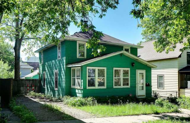 JUNE MOVE IN- 4 bedroom house near Concordia photos photos