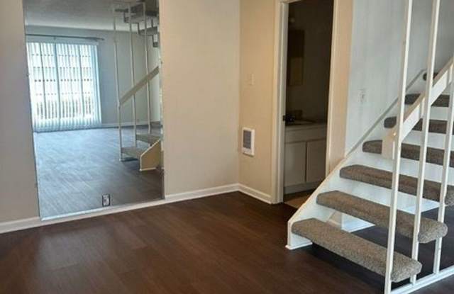 EASTER WAY - LOCATED NEAR UCSD IN UTC! Gallery 4