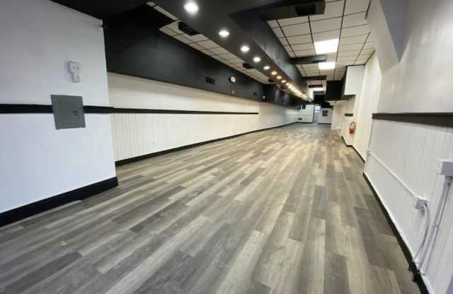 126 E LINCOLN Highway Gallery 3