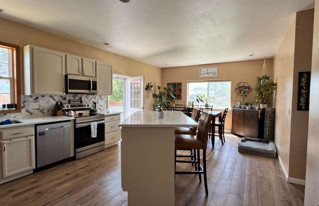 West Valley 3 br 2ba Dbl garage, LVP flooring and more! Gallery 4
