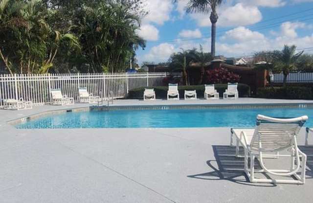 Beautiful and Well Maintained HOA Community Gallery 3