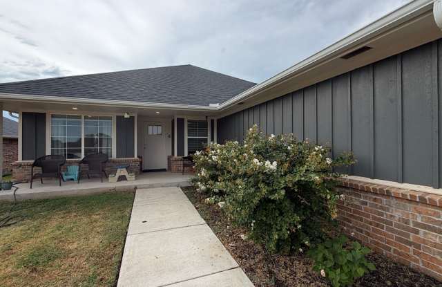Spacious 4 Bedroom 2 Bathroom Home in Shawnee! Gallery 1